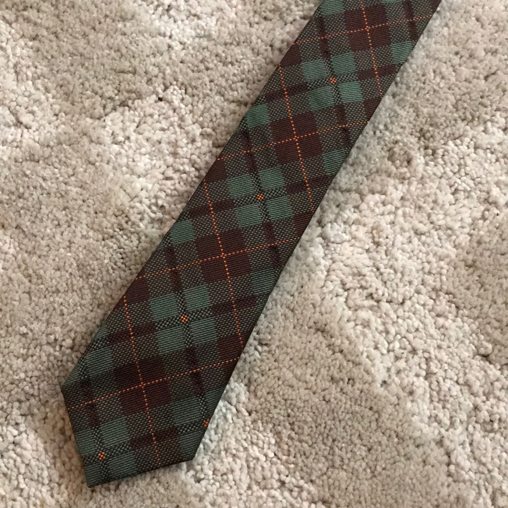 Penguin tie